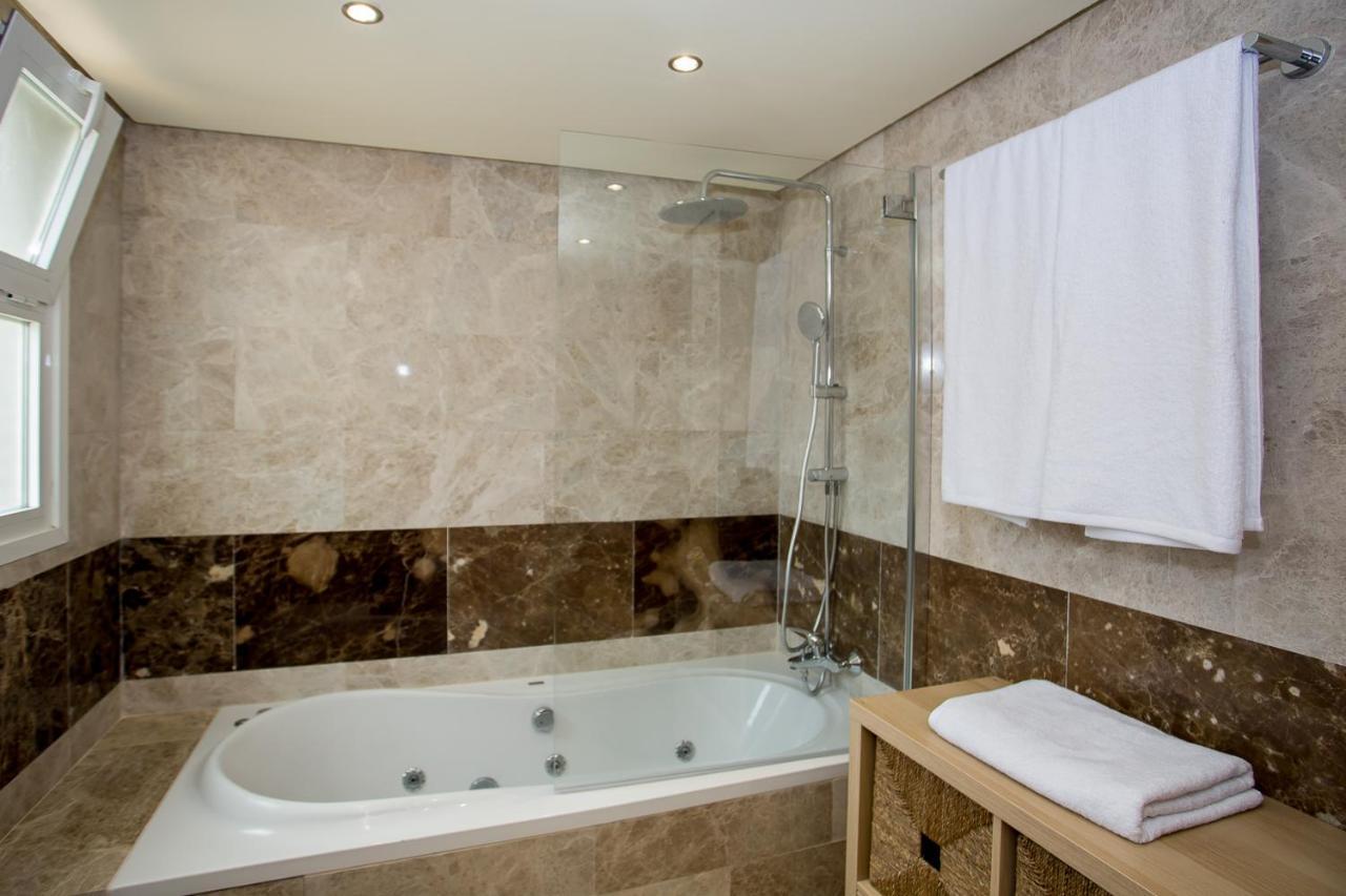 Manilva Townhouse With Spectacular Views Of Gibraltar Villa ภายนอก รูปภาพ